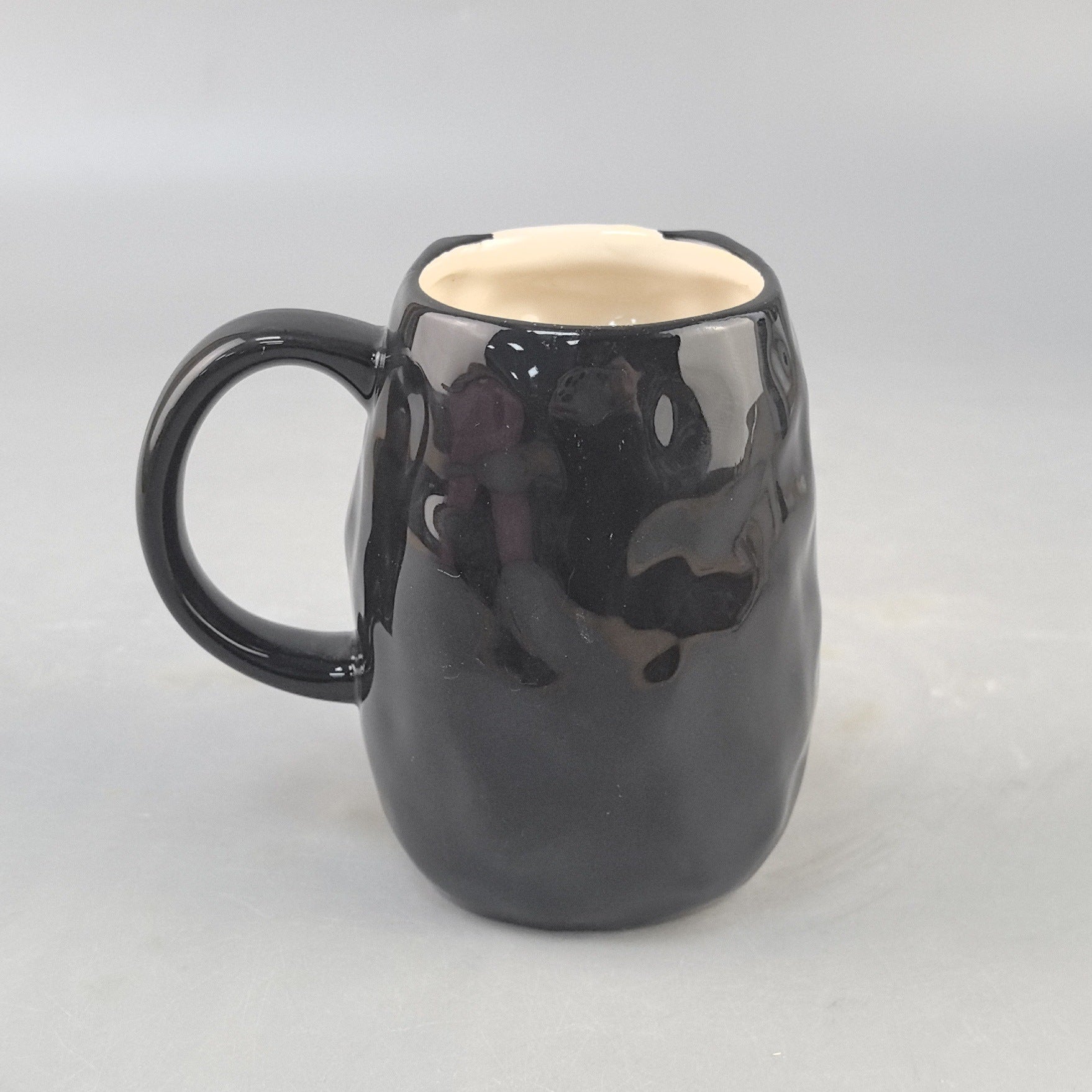 Halloween Atmosphere Funny Ghost Face Ceramic Cup Desk Decoration, Fun Ghost Face Halloween Decor Prop
