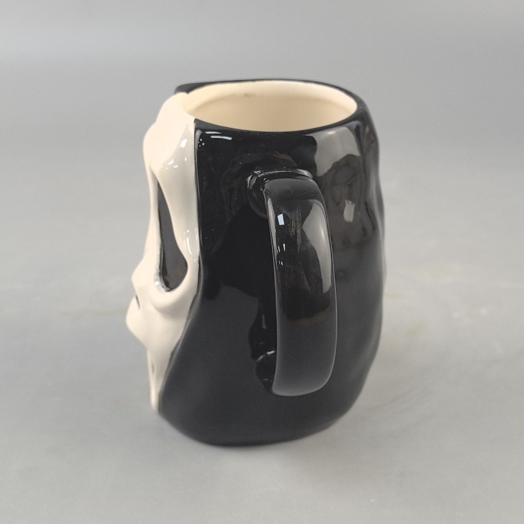 Halloween Atmosphere Funny Ghost Face Ceramic Cup Desk Decoration, Fun Ghost Face Halloween Decor Prop